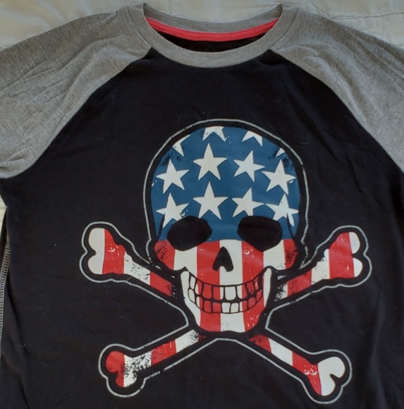 Long sleeved Skull Tshirt - Picture 1 of 3